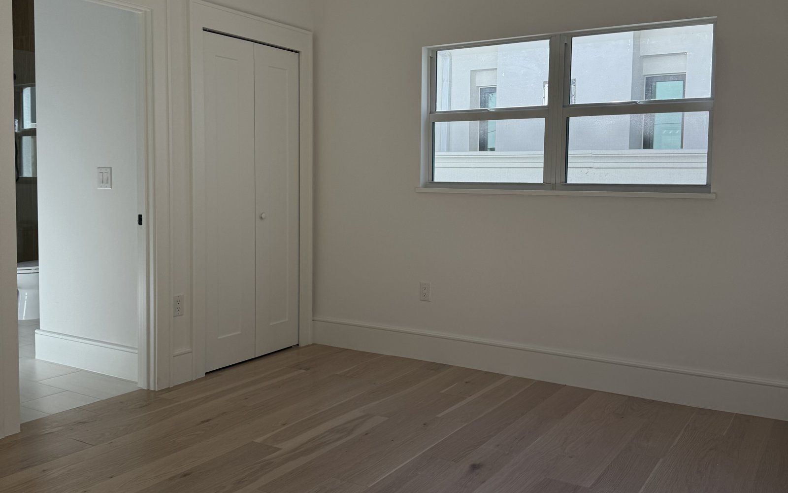 Clean empty room ready for move-in
