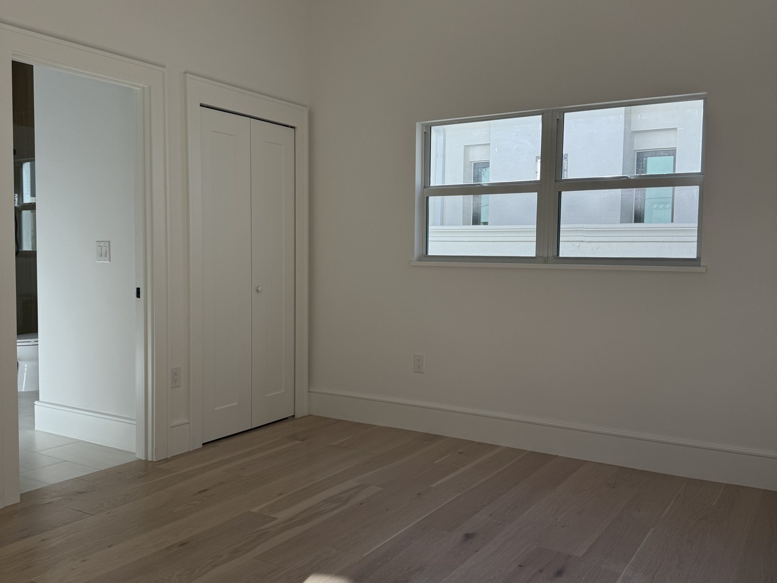 Clean empty room ready for move-in